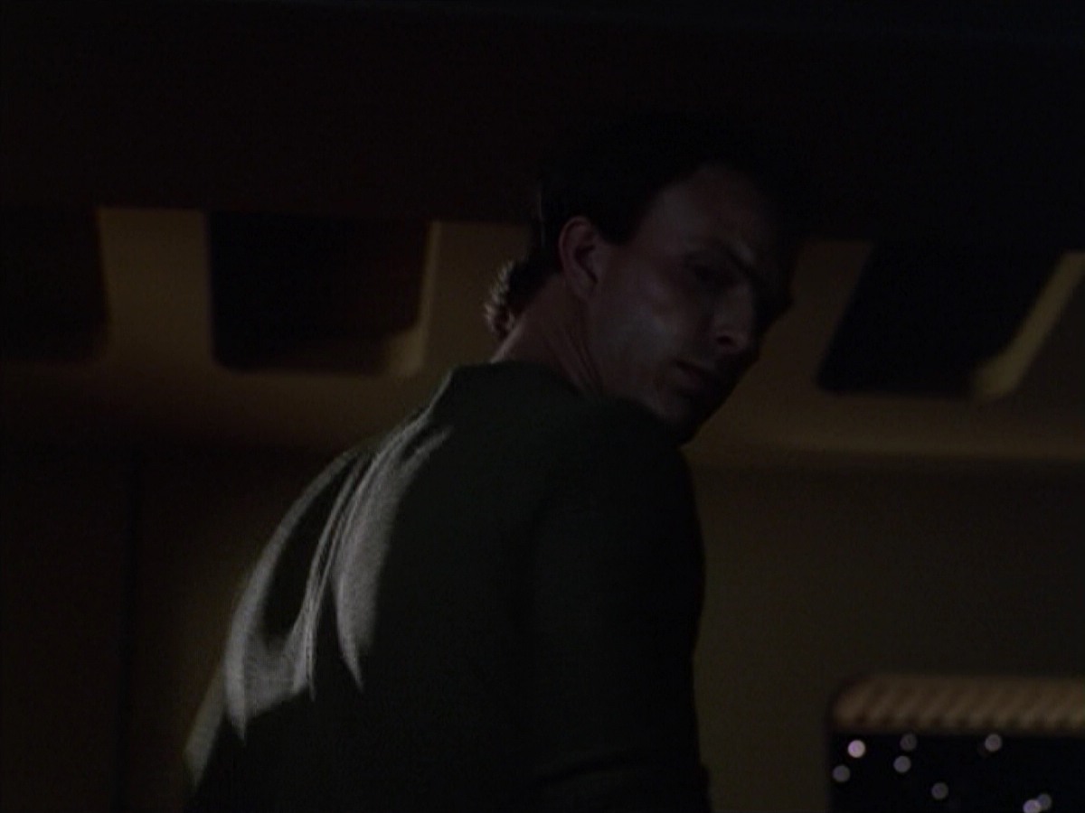 ariane179254_StarTrekVoyager_5x15_5x16_DarkFrontier_5936.jpg