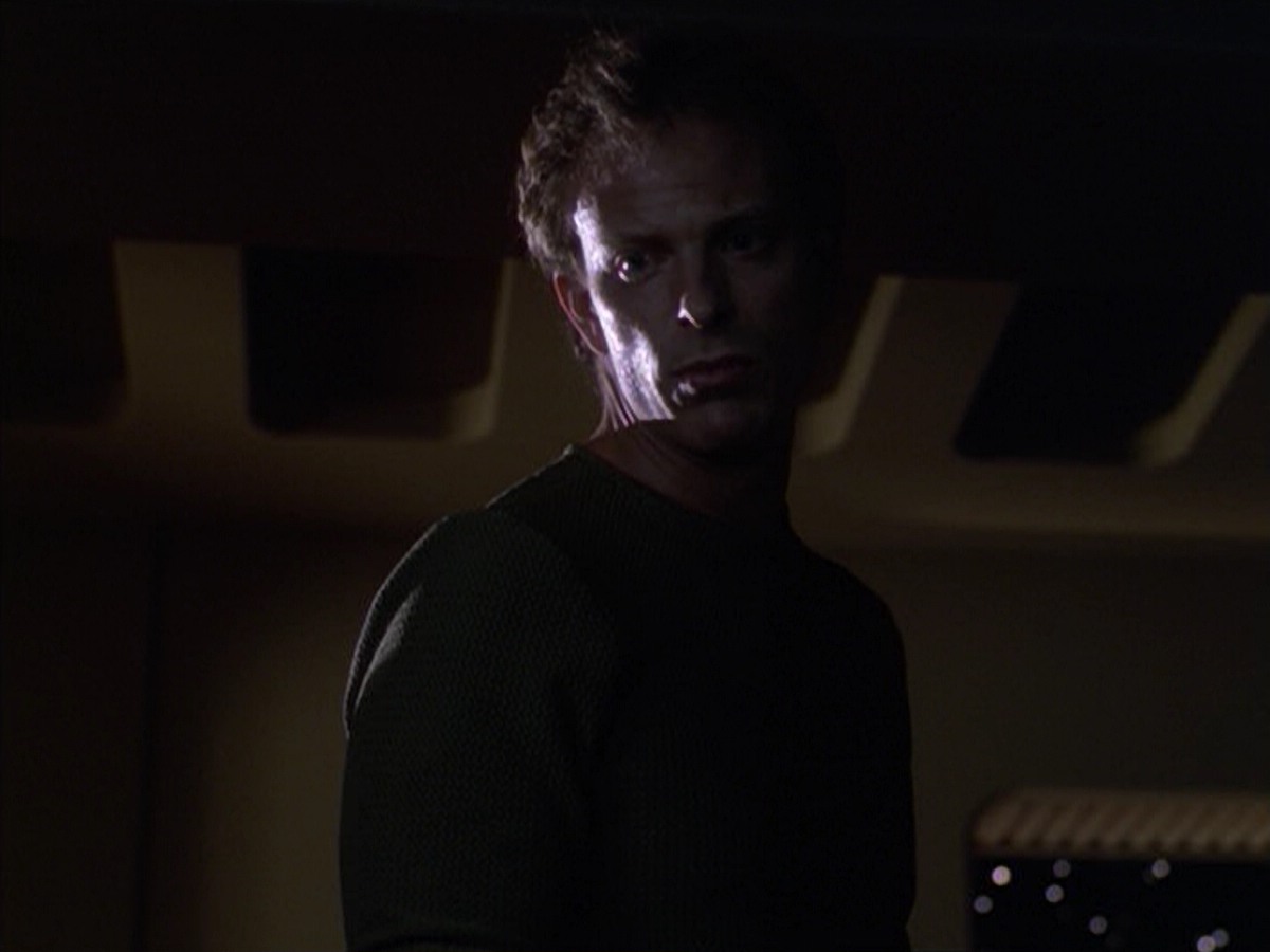 ariane179254_StarTrekVoyager_5x15_5x16_DarkFrontier_5943.jpg