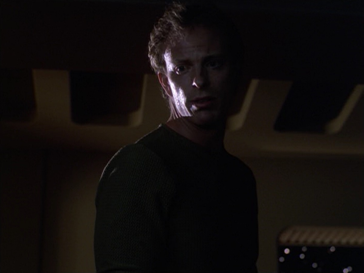 ariane179254_StarTrekVoyager_5x15_5x16_DarkFrontier_5945.jpg