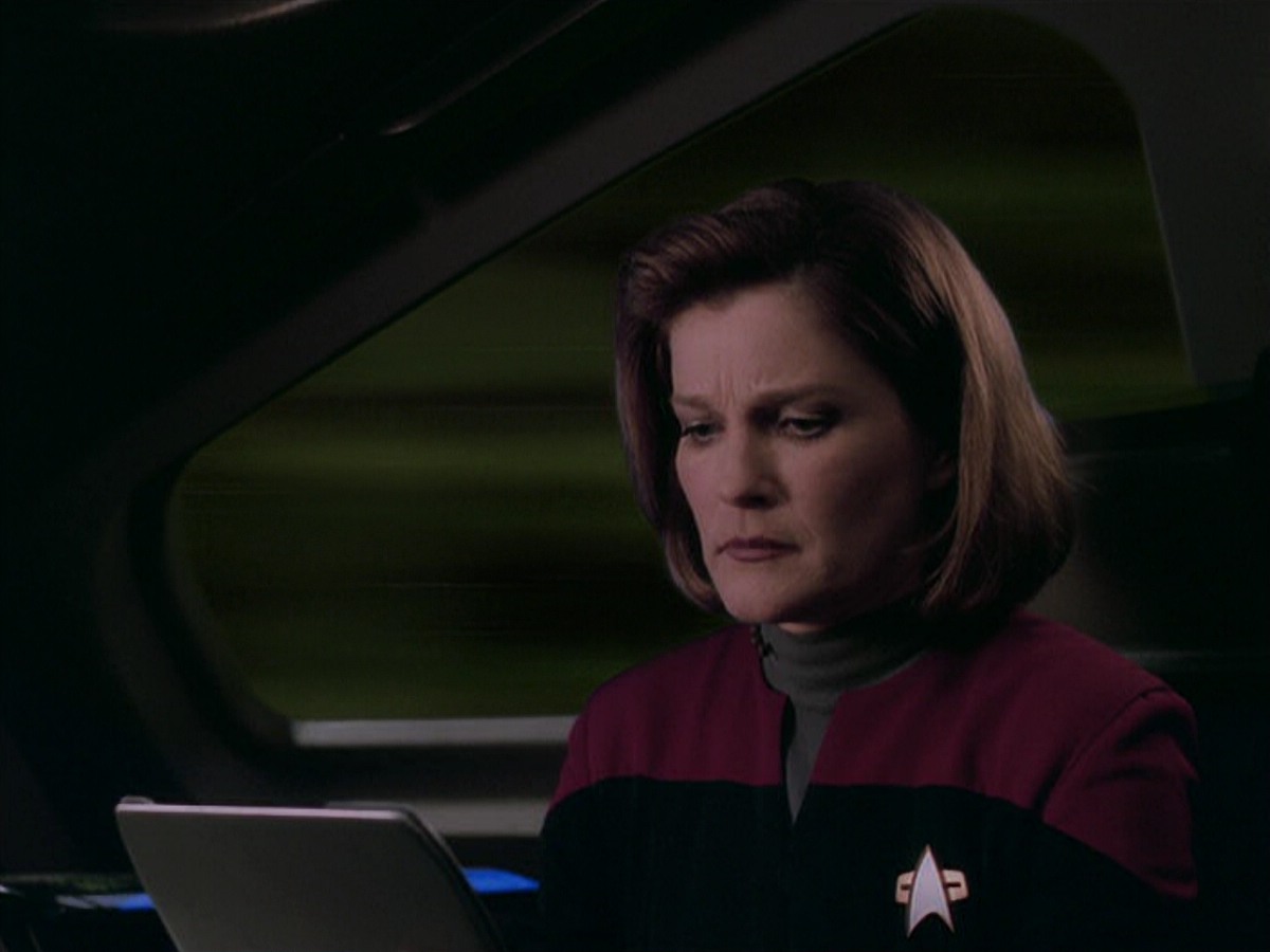 ariane179254_StarTrekVoyager_5x15_5x16_DarkFrontier_5969.jpg