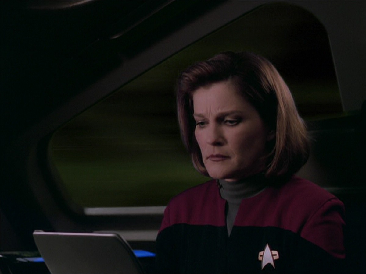 ariane179254_StarTrekVoyager_5x15_5x16_DarkFrontier_5970.jpg