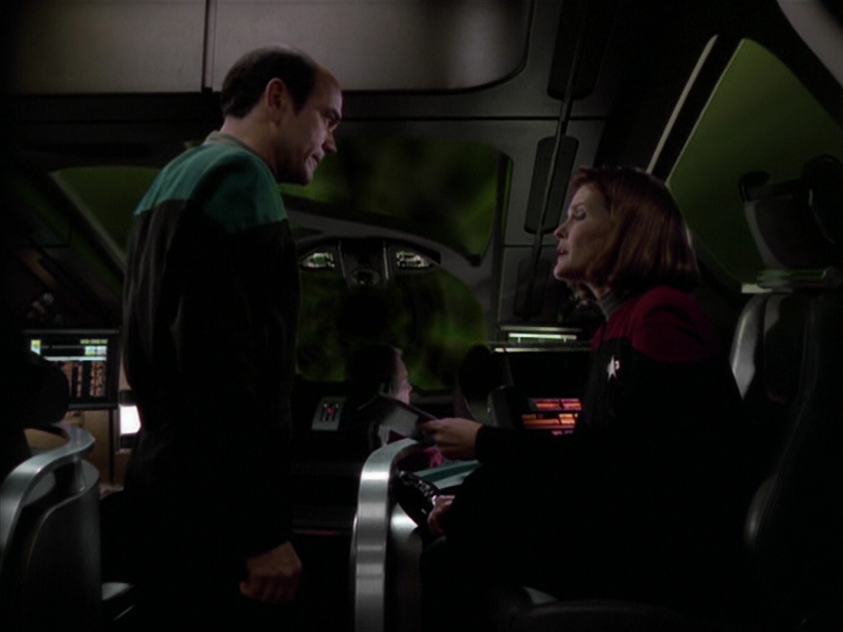 ariane179254_StarTrekVoyager_5x15_5x16_DarkFrontier_5975.jpg