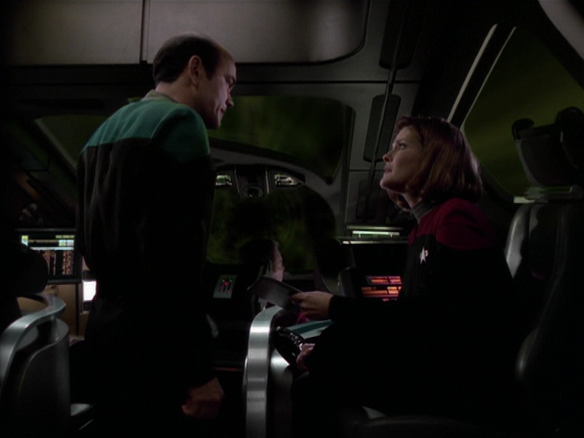 ariane179254_StarTrekVoyager_5x15_5x16_DarkFrontier_5976.jpg