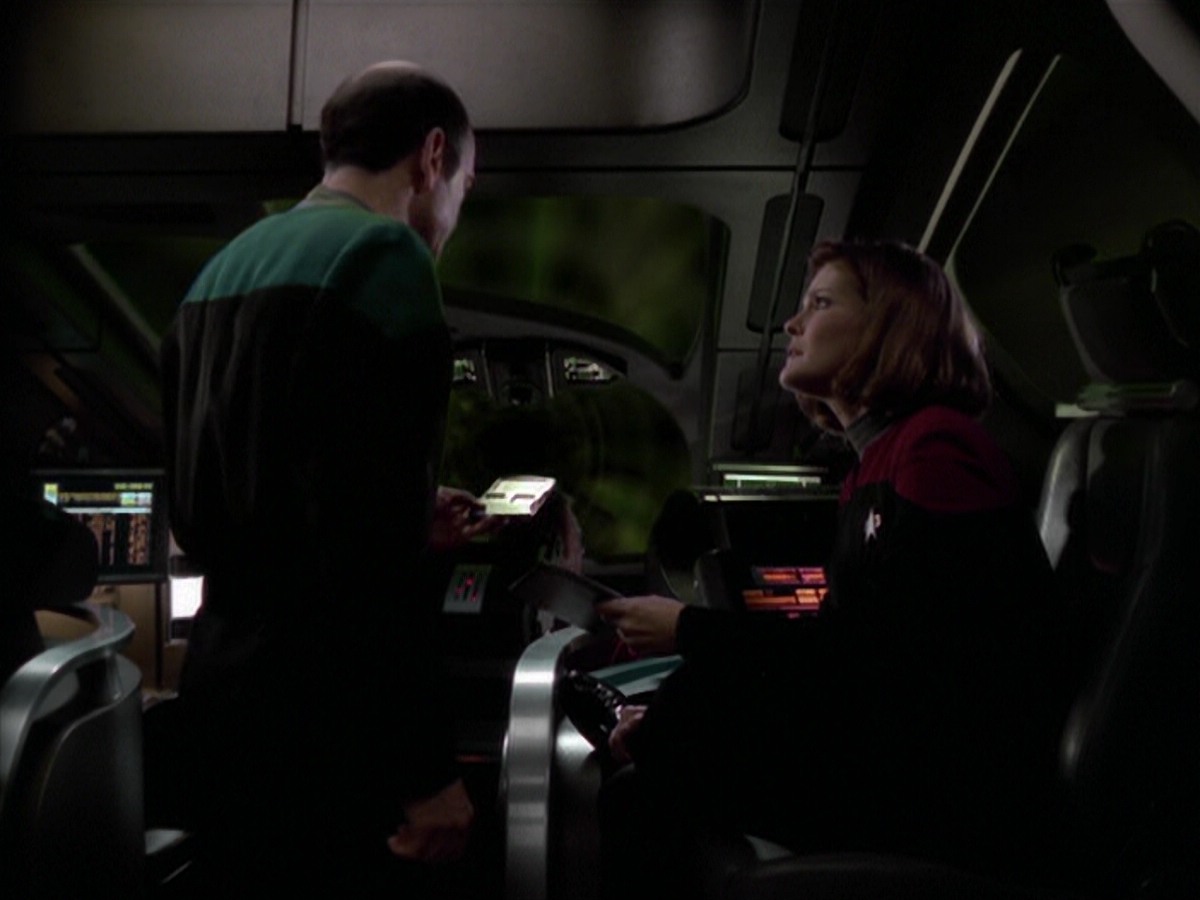ariane179254_StarTrekVoyager_5x15_5x16_DarkFrontier_5977.jpg