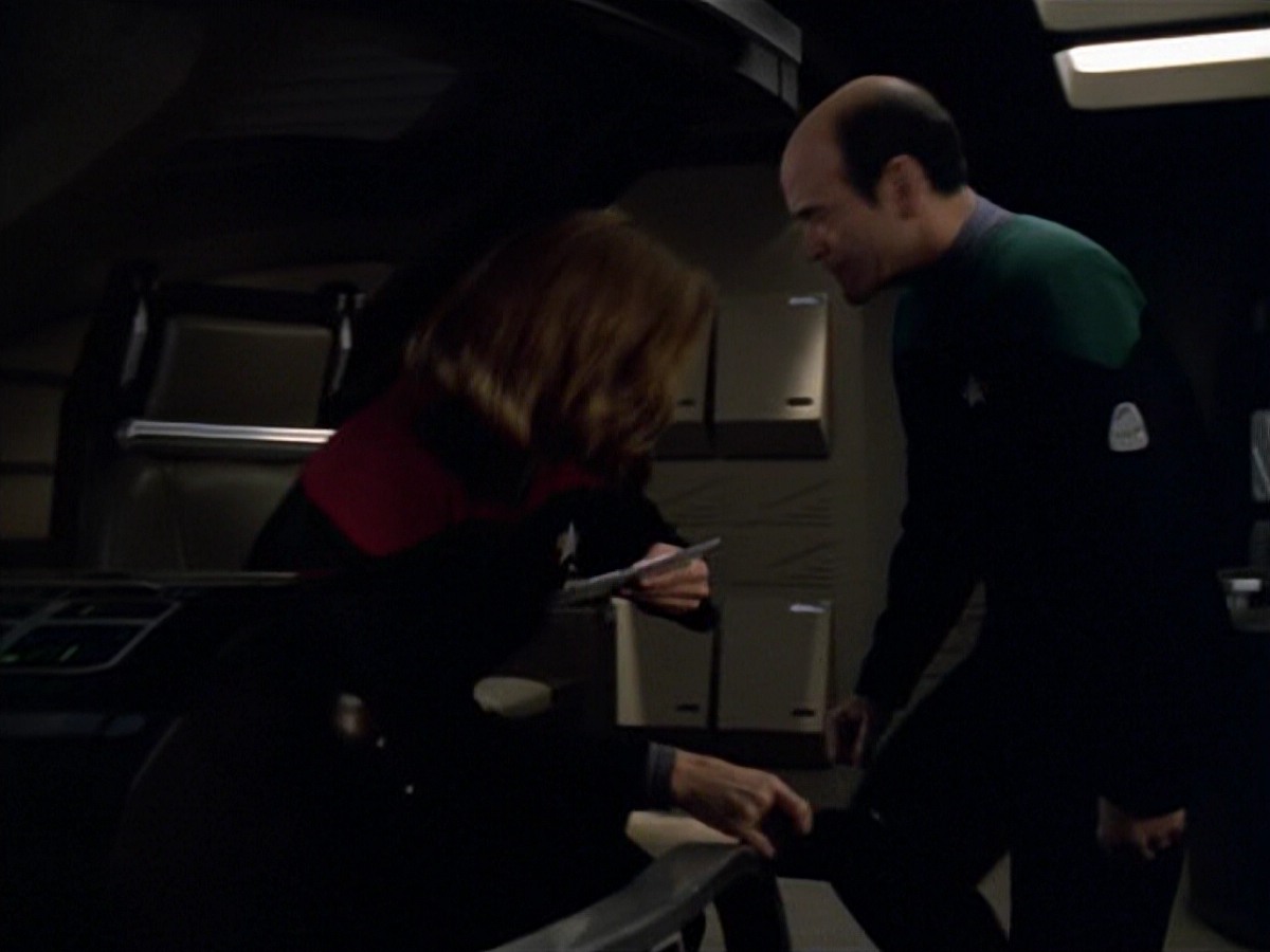 ariane179254_StarTrekVoyager_5x15_5x16_DarkFrontier_6001.jpg