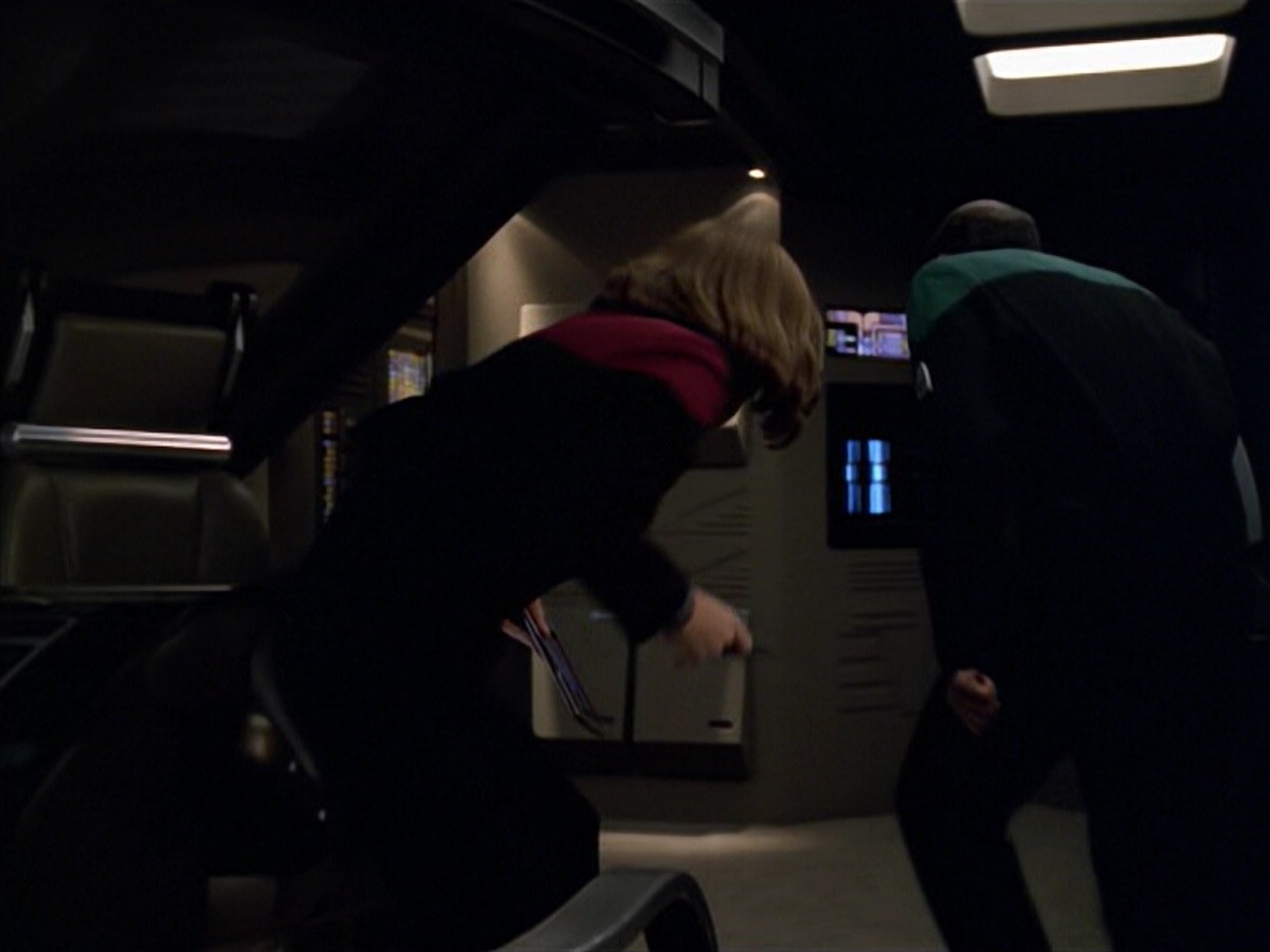 ariane179254_StarTrekVoyager_5x15_5x16_DarkFrontier_6002.jpg