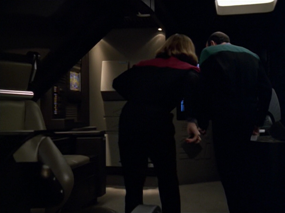ariane179254_StarTrekVoyager_5x15_5x16_DarkFrontier_6003.jpg