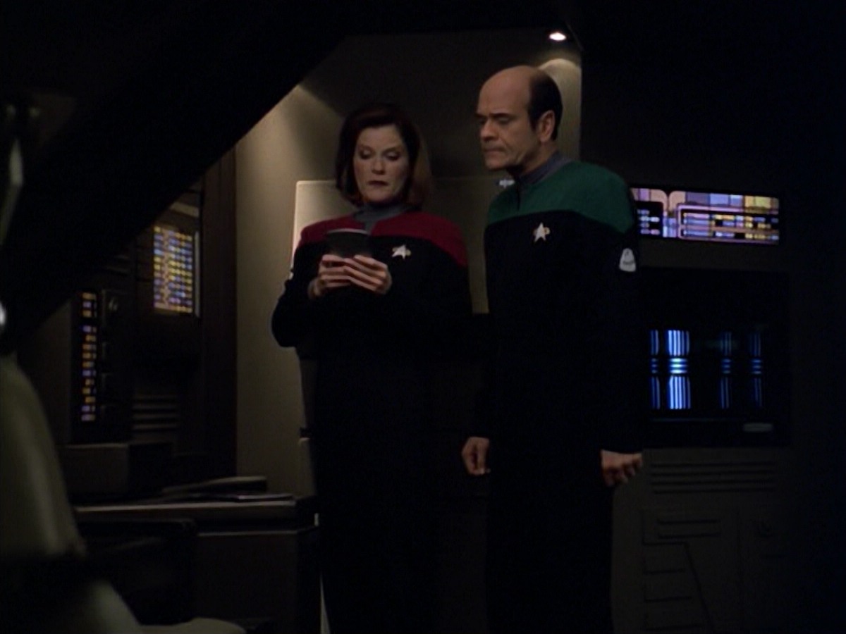 ariane179254_StarTrekVoyager_5x15_5x16_DarkFrontier_6007.jpg