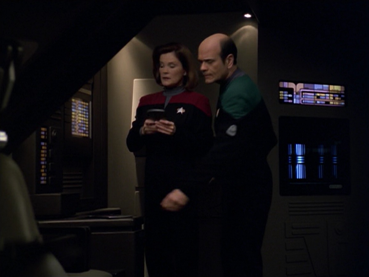 ariane179254_StarTrekVoyager_5x15_5x16_DarkFrontier_6008.jpg