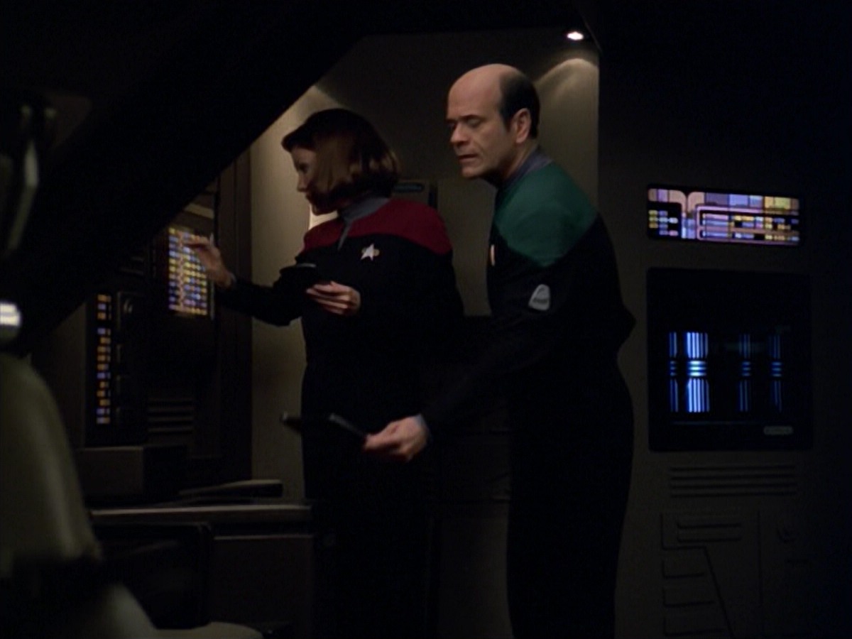 ariane179254_StarTrekVoyager_5x15_5x16_DarkFrontier_6009.jpg