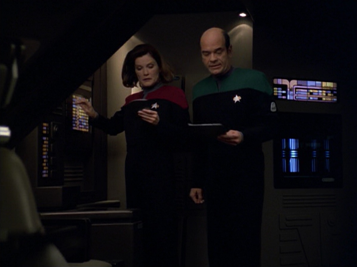 ariane179254_StarTrekVoyager_5x15_5x16_DarkFrontier_6011.jpg