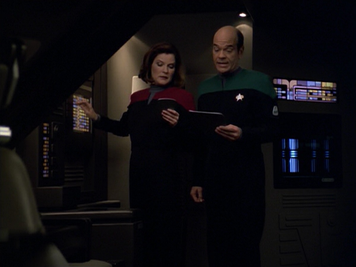 ariane179254_StarTrekVoyager_5x15_5x16_DarkFrontier_6012.jpg