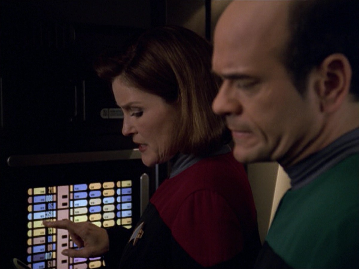 ariane179254_StarTrekVoyager_5x15_5x16_DarkFrontier_6015.jpg