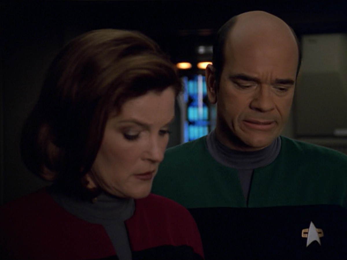 ariane179254_StarTrekVoyager_5x15_5x16_DarkFrontier_6024.jpg