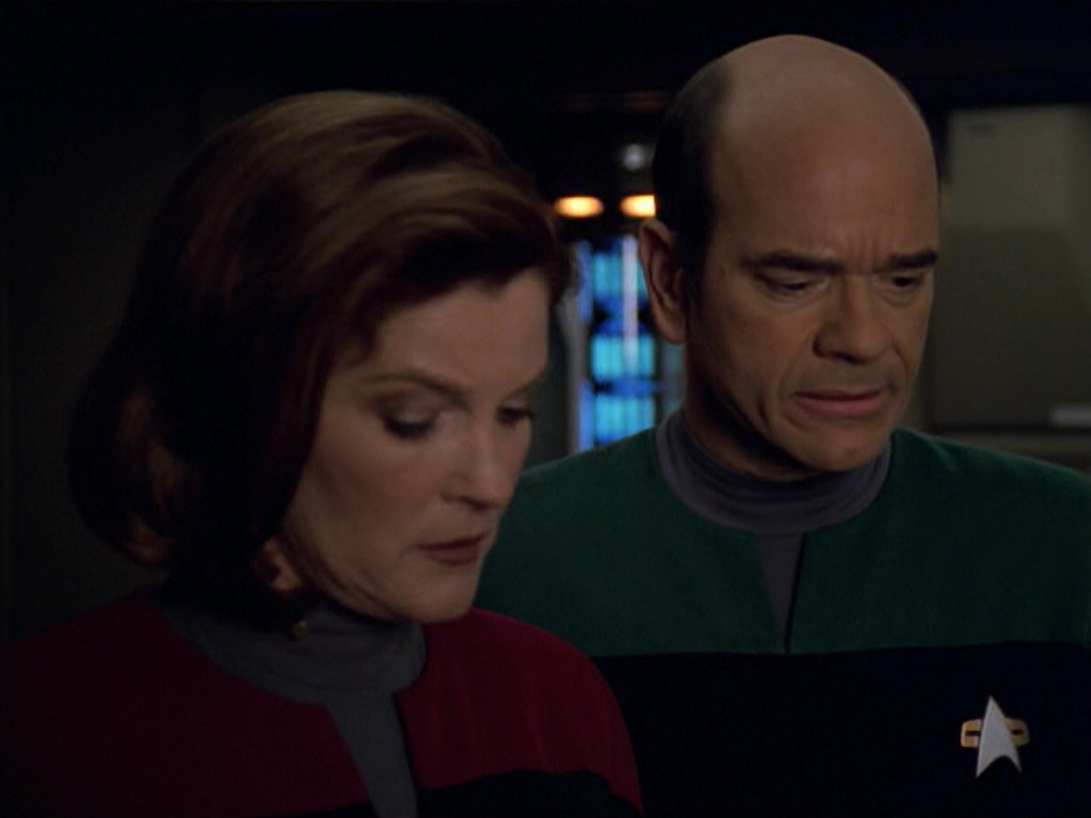 ariane179254_StarTrekVoyager_5x15_5x16_DarkFrontier_6025.jpg