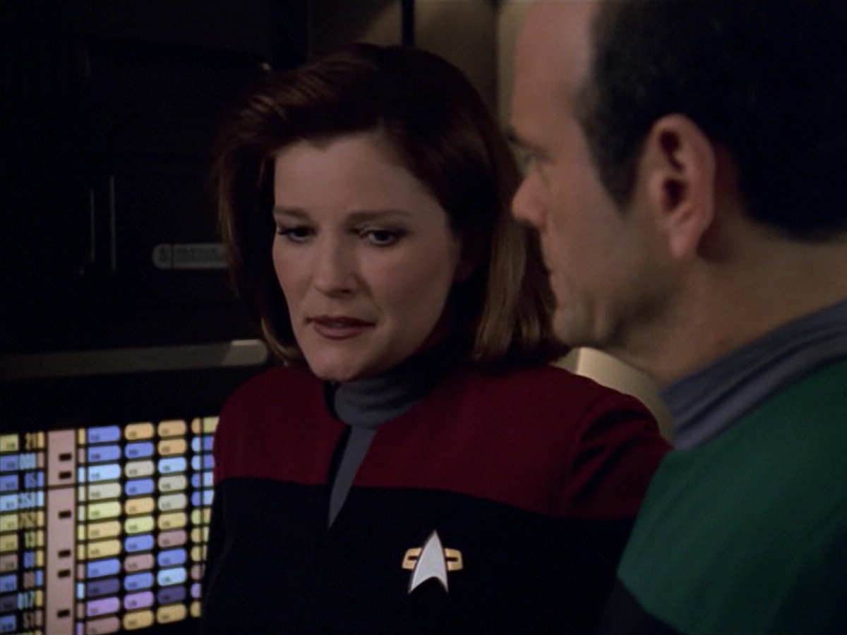 ariane179254_StarTrekVoyager_5x15_5x16_DarkFrontier_6040.jpg