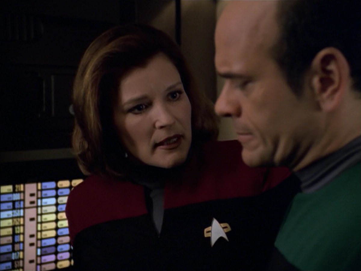 ariane179254_StarTrekVoyager_5x15_5x16_DarkFrontier_6050.jpg