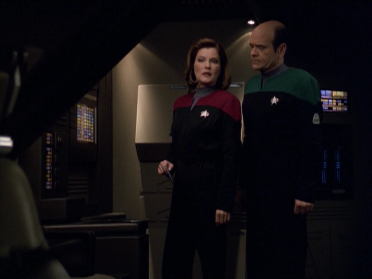 ariane179254_StarTrekVoyager_5x15_5x16_DarkFrontier_6065.jpg
