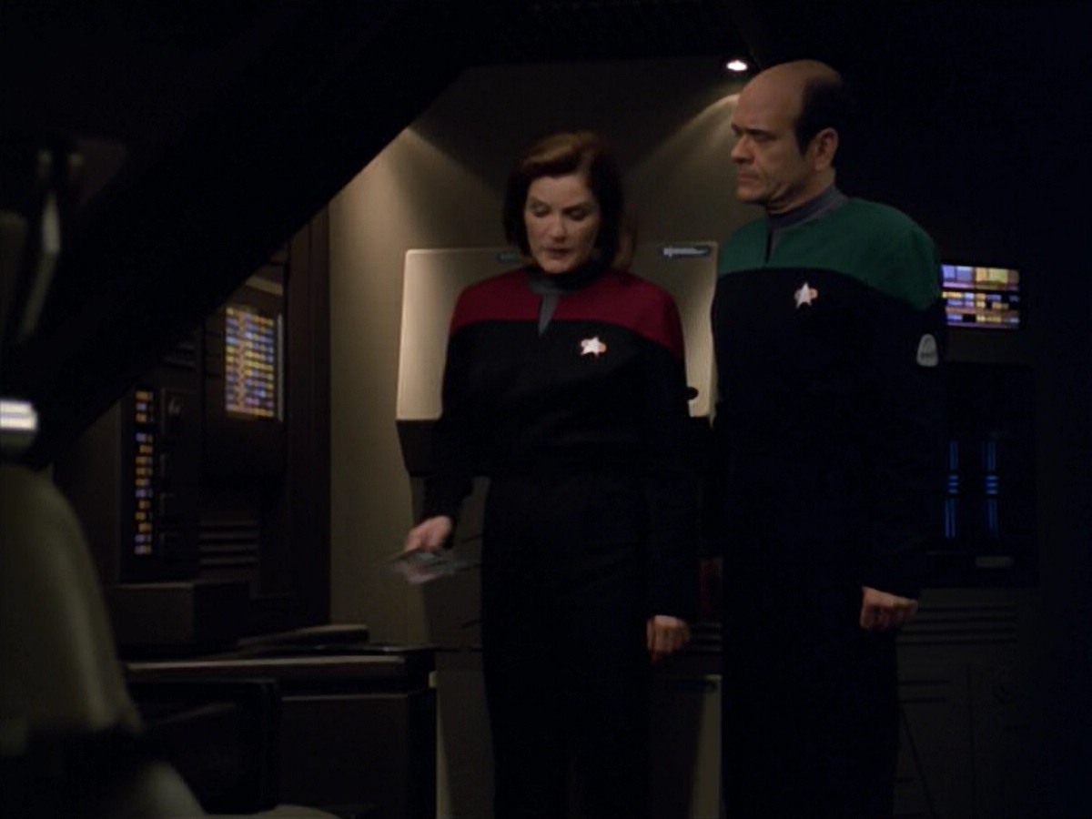 ariane179254_StarTrekVoyager_5x15_5x16_DarkFrontier_6066.jpg