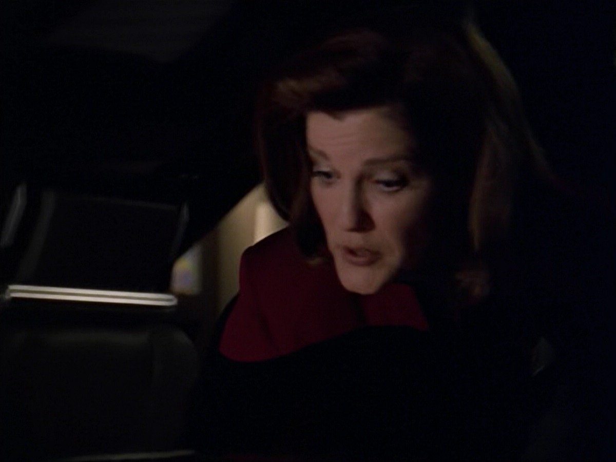 ariane179254_StarTrekVoyager_5x15_5x16_DarkFrontier_6071.jpg