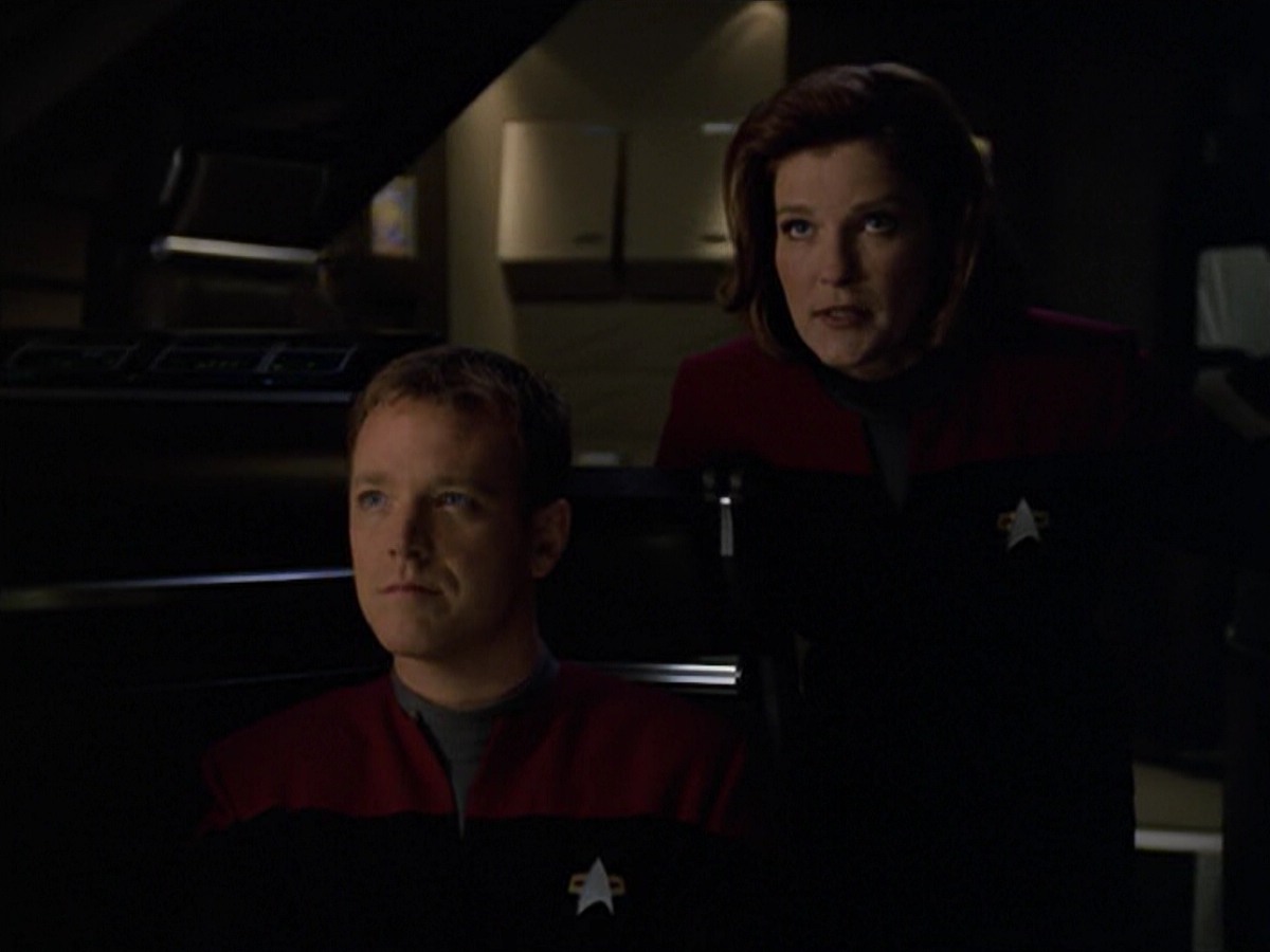 ariane179254_StarTrekVoyager_5x15_5x16_DarkFrontier_6090.jpg