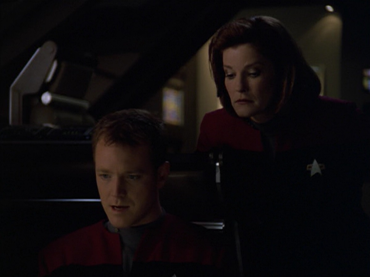 ariane179254_StarTrekVoyager_5x15_5x16_DarkFrontier_6100.jpg