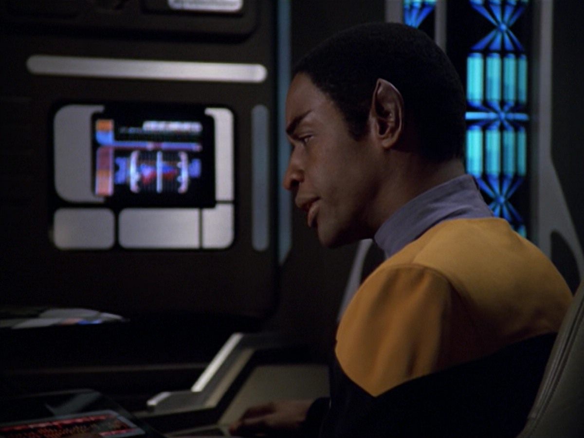 ariane179254_StarTrekVoyager_5x15_5x16_DarkFrontier_6111.jpg