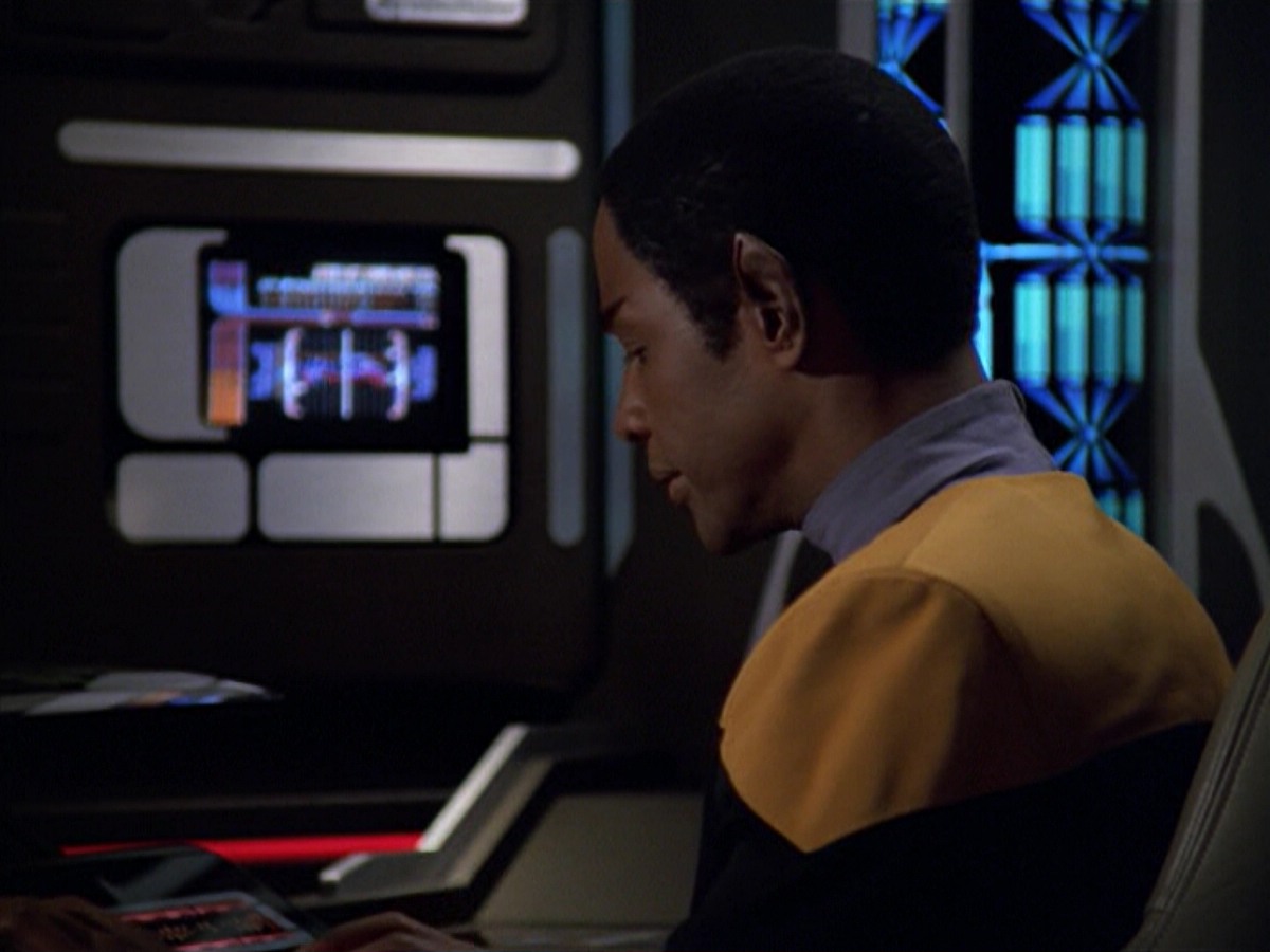 ariane179254_StarTrekVoyager_5x15_5x16_DarkFrontier_6112.jpg