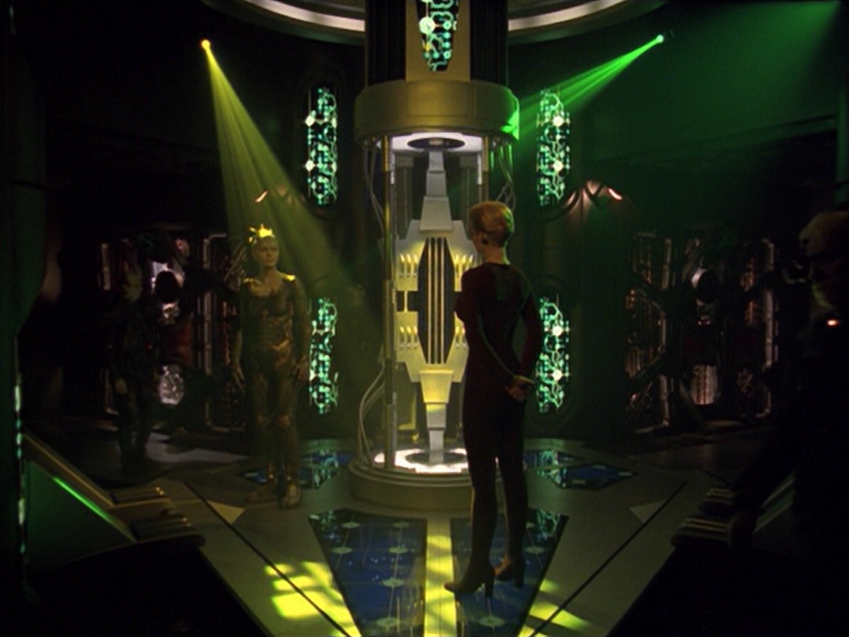 ariane179254_StarTrekVoyager_5x15_5x16_DarkFrontier_6140.jpg