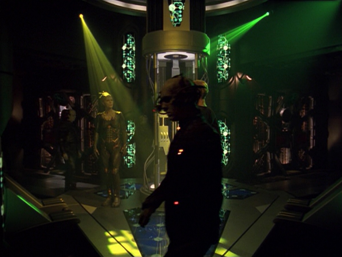 ariane179254_StarTrekVoyager_5x15_5x16_DarkFrontier_6142.jpg