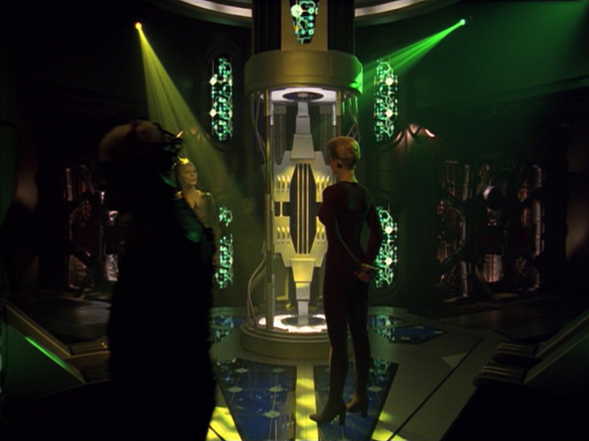 ariane179254_StarTrekVoyager_5x15_5x16_DarkFrontier_6143.jpg