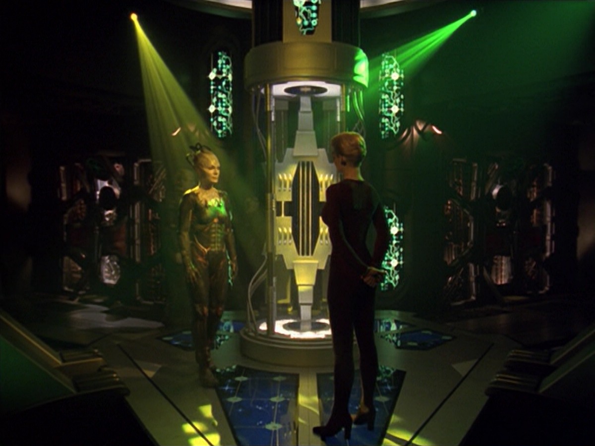 ariane179254_StarTrekVoyager_5x15_5x16_DarkFrontier_6146.jpg