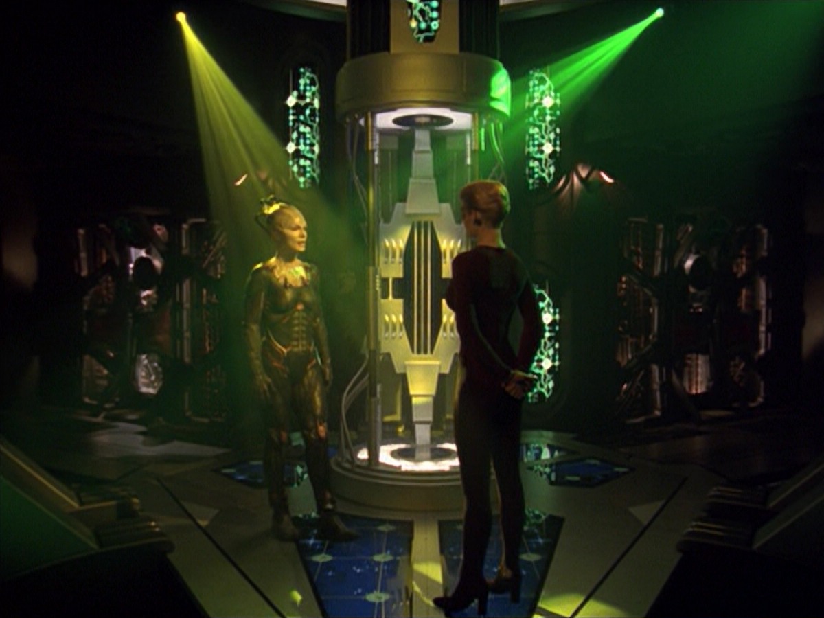 ariane179254_StarTrekVoyager_5x15_5x16_DarkFrontier_6147.jpg