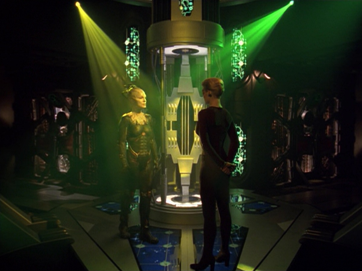 ariane179254_StarTrekVoyager_5x15_5x16_DarkFrontier_6148.jpg