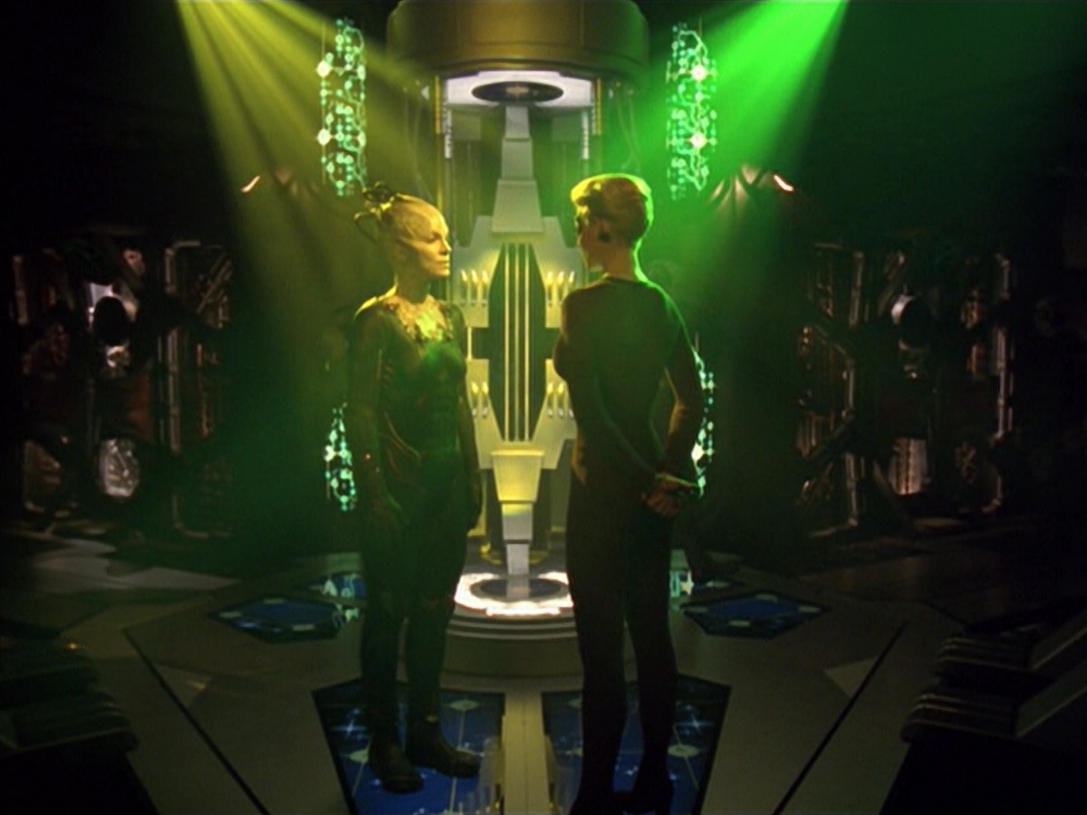 ariane179254_StarTrekVoyager_5x15_5x16_DarkFrontier_6154.jpg
