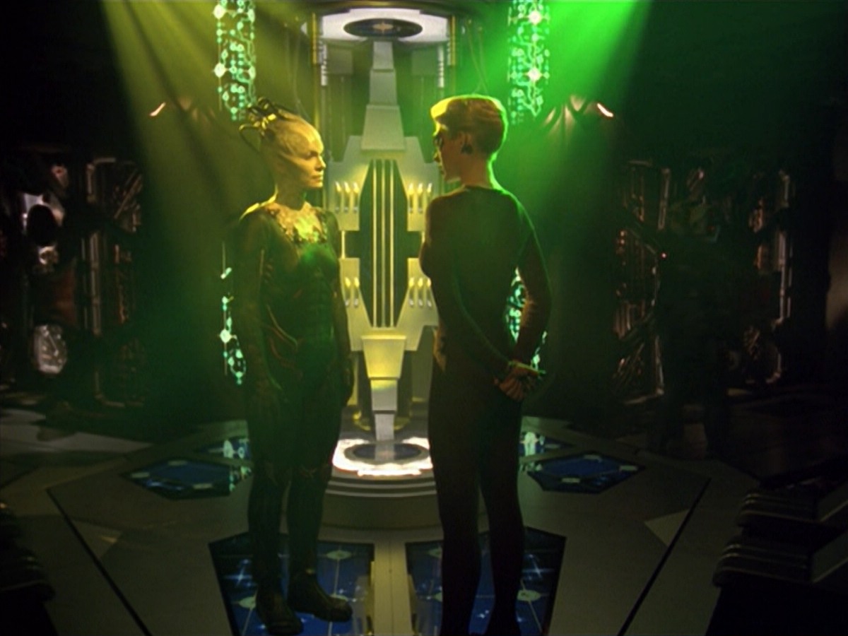 ariane179254_StarTrekVoyager_5x15_5x16_DarkFrontier_6159.jpg