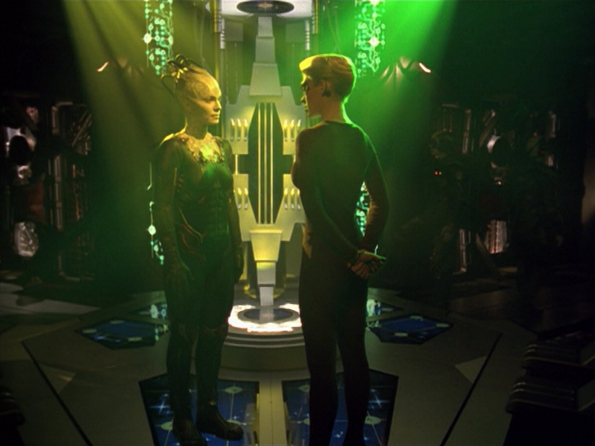 ariane179254_StarTrekVoyager_5x15_5x16_DarkFrontier_6161.jpg