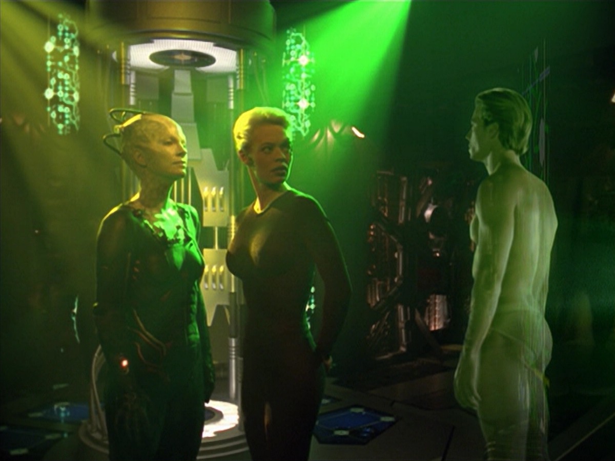 ariane179254_StarTrekVoyager_5x15_5x16_DarkFrontier_6170.jpg