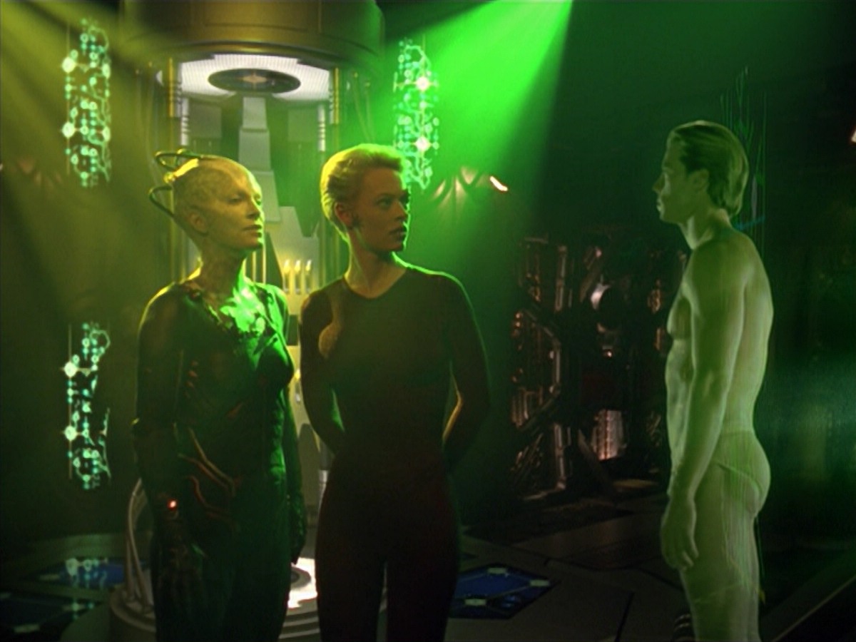 ariane179254_StarTrekVoyager_5x15_5x16_DarkFrontier_6172.jpg