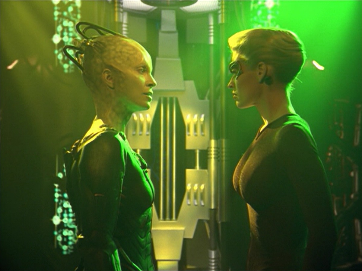 ariane179254_StarTrekVoyager_5x15_5x16_DarkFrontier_6262.jpg