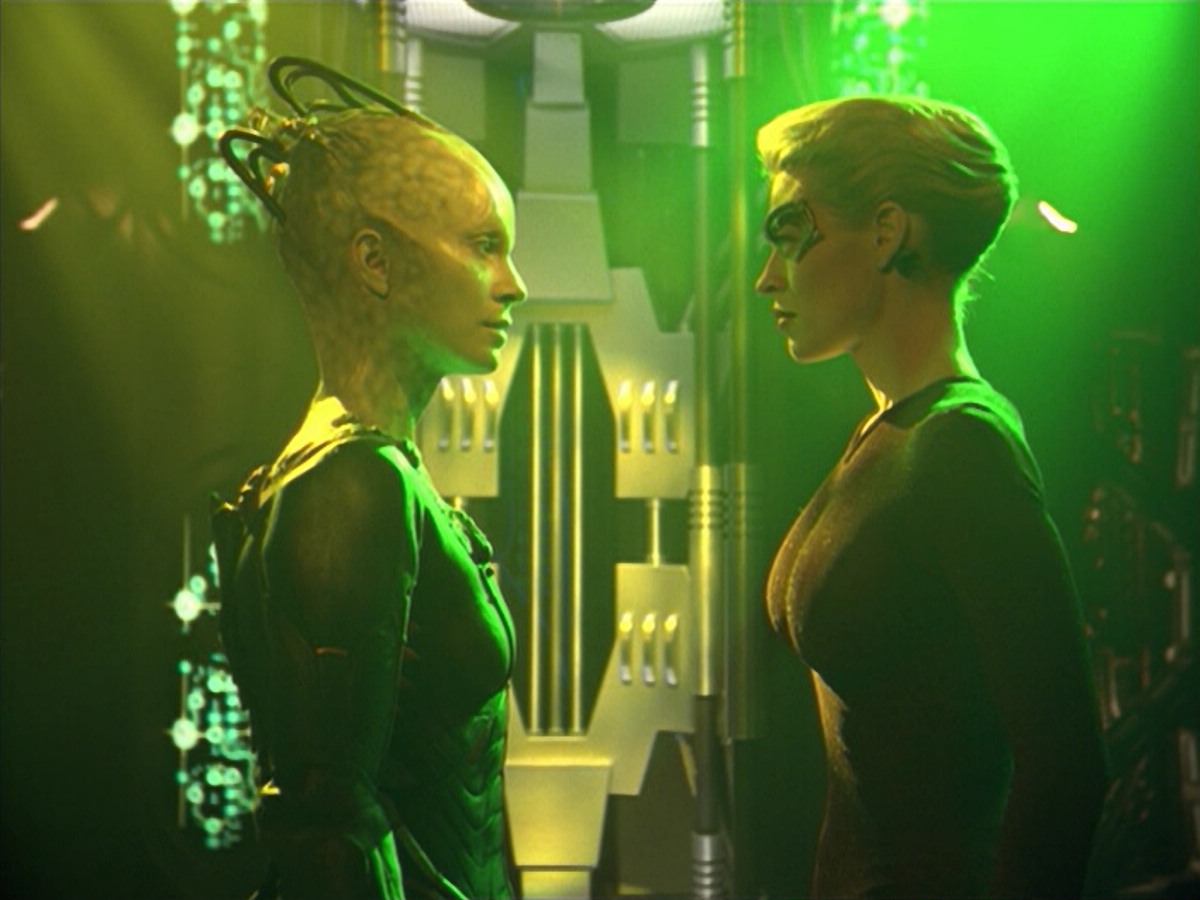 ariane179254_StarTrekVoyager_5x15_5x16_DarkFrontier_6266.jpg
