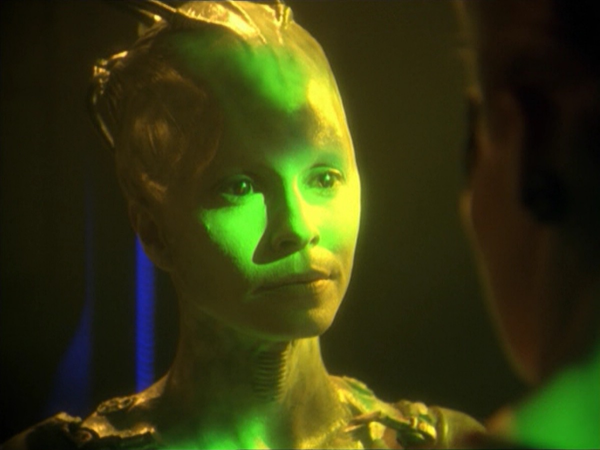 ariane179254_StarTrekVoyager_5x15_5x16_DarkFrontier_6274.jpg