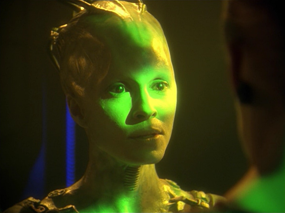 ariane179254_StarTrekVoyager_5x15_5x16_DarkFrontier_6281.jpg