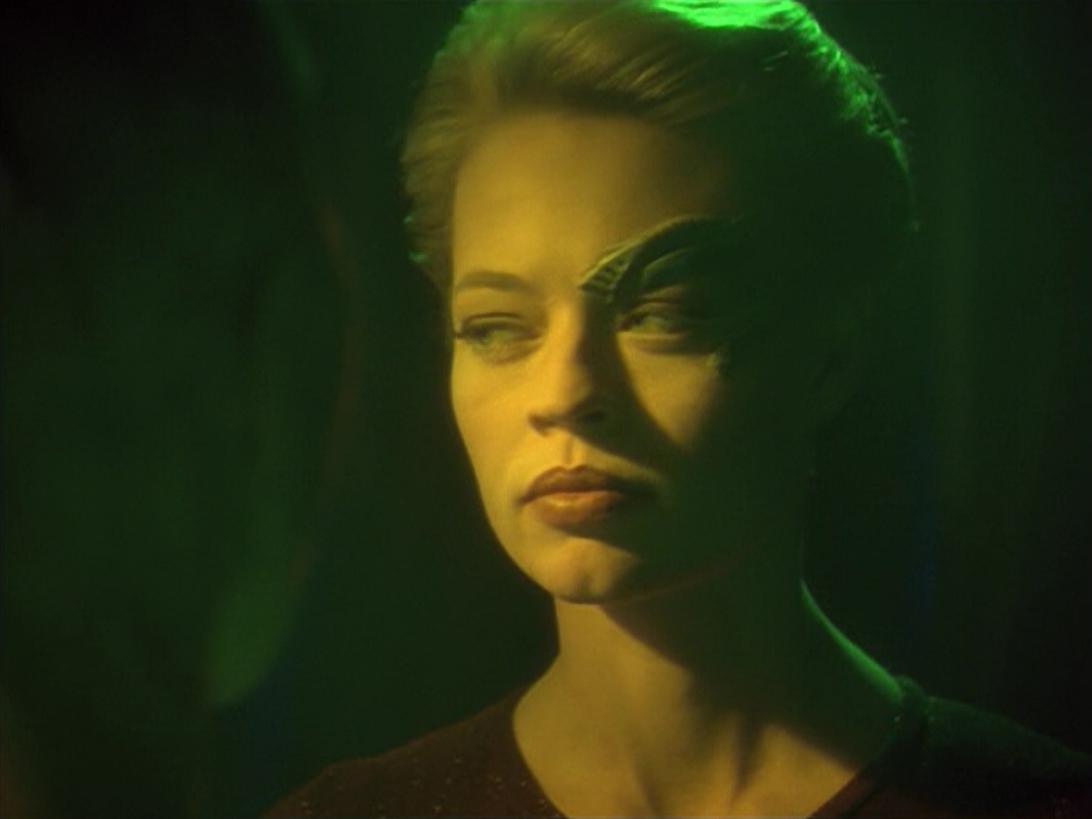 ariane179254_StarTrekVoyager_5x15_5x16_DarkFrontier_6285.jpg