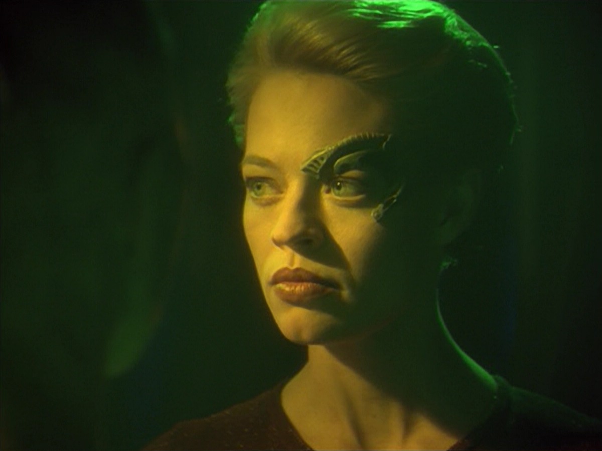 ariane179254_StarTrekVoyager_5x15_5x16_DarkFrontier_6286.jpg