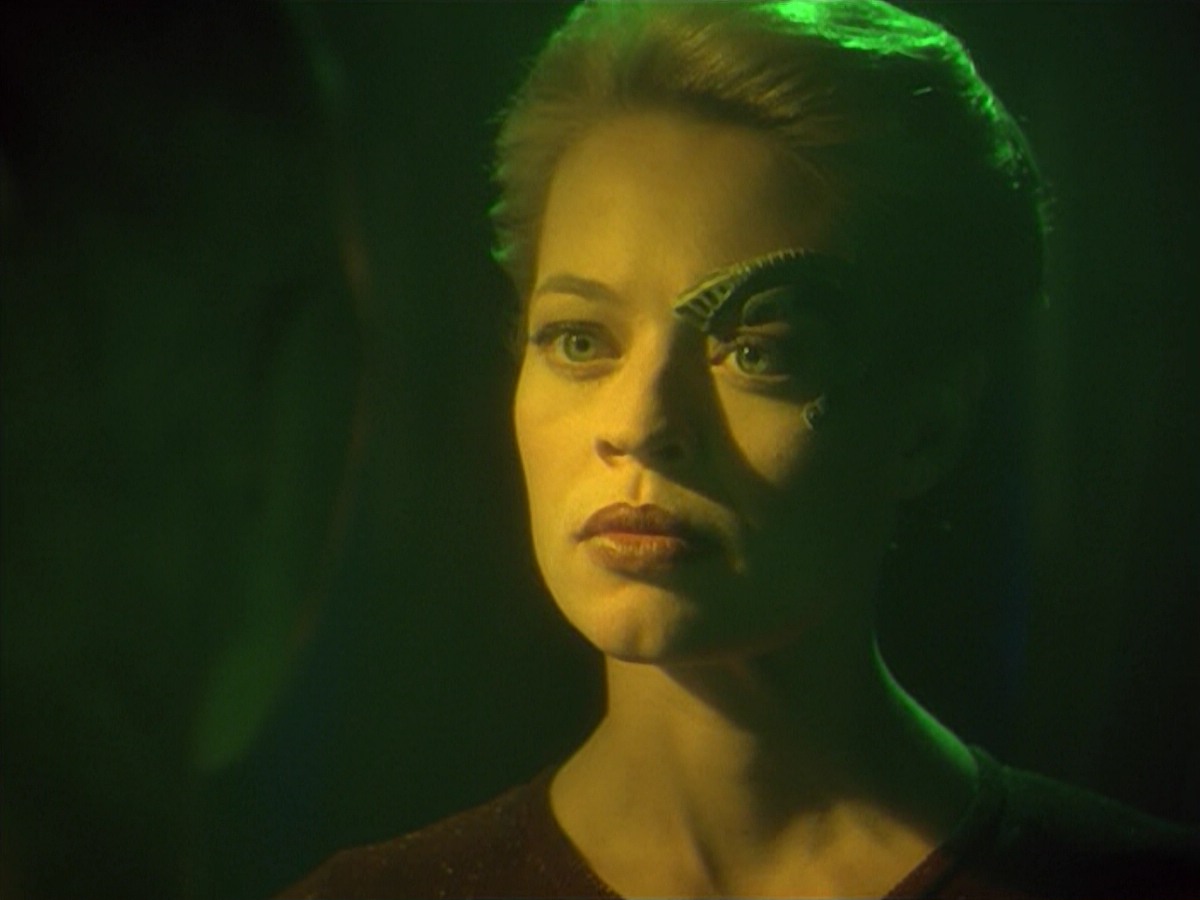 ariane179254_StarTrekVoyager_5x15_5x16_DarkFrontier_6287.jpg