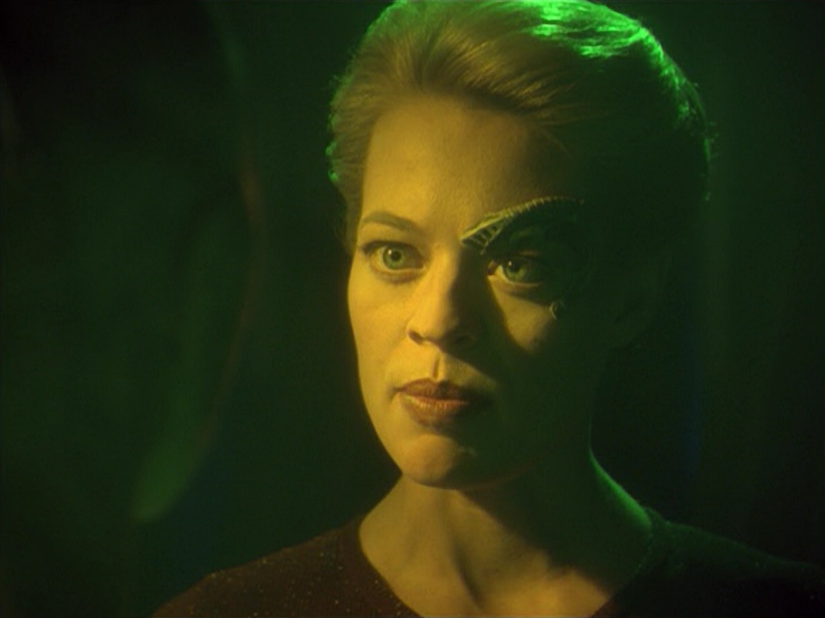 ariane179254_StarTrekVoyager_5x15_5x16_DarkFrontier_6290.jpg