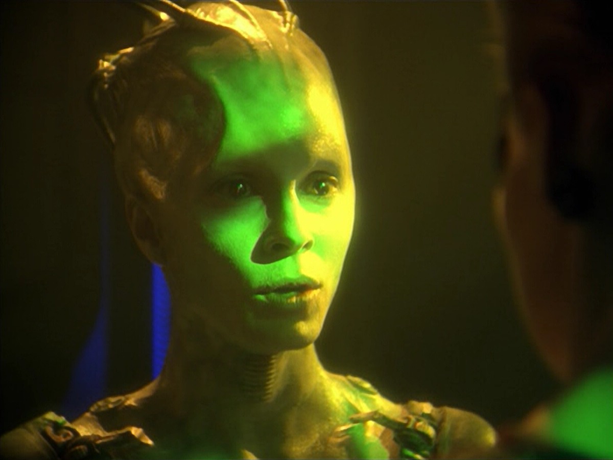 ariane179254_StarTrekVoyager_5x15_5x16_DarkFrontier_6292.jpg