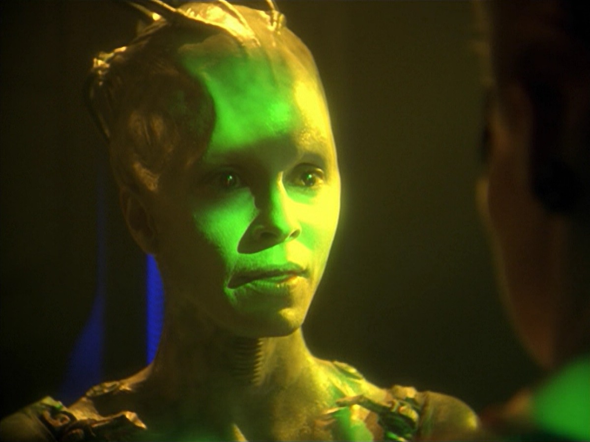 ariane179254_StarTrekVoyager_5x15_5x16_DarkFrontier_6293.jpg