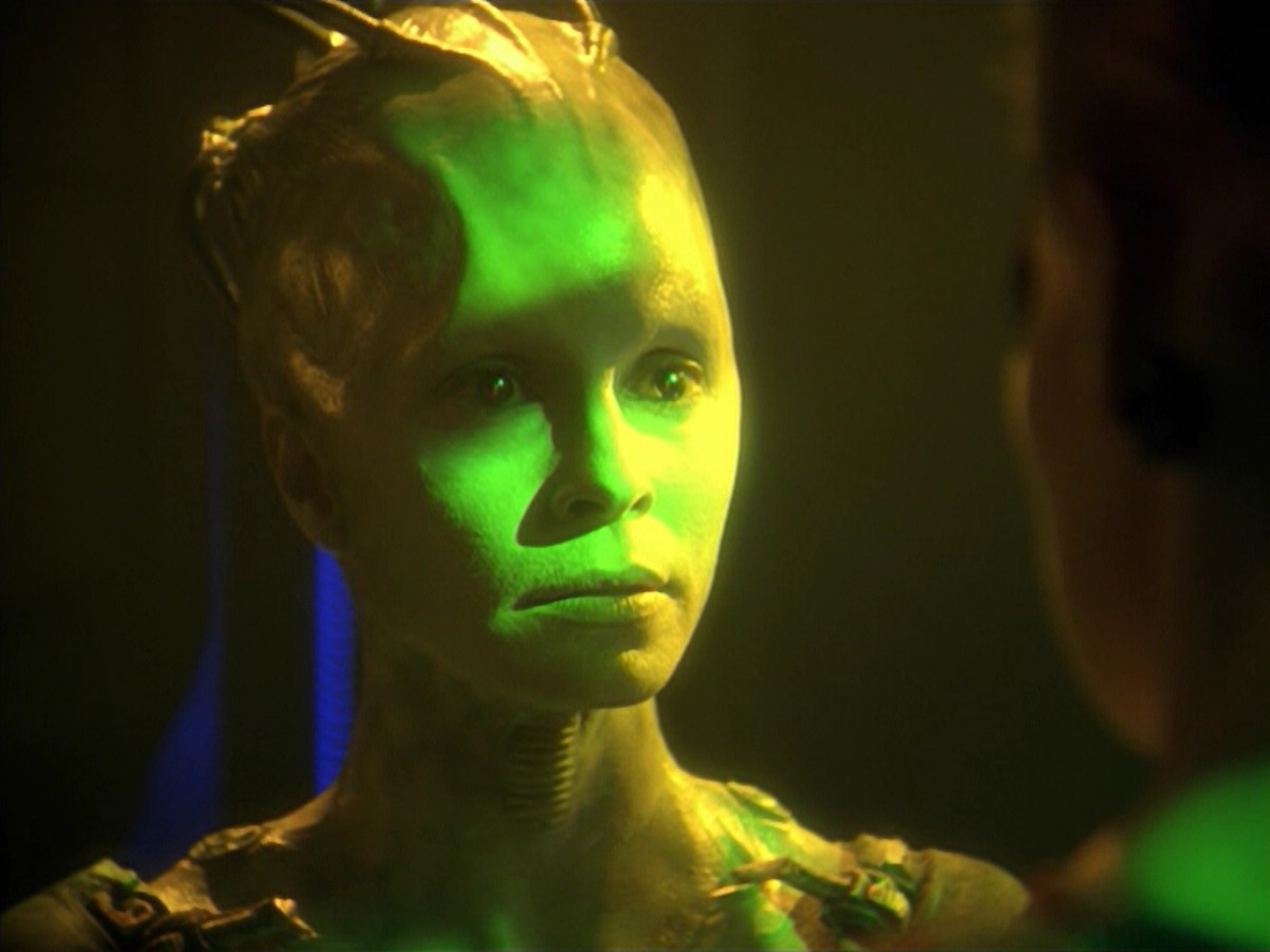 ariane179254_StarTrekVoyager_5x15_5x16_DarkFrontier_6298.jpg